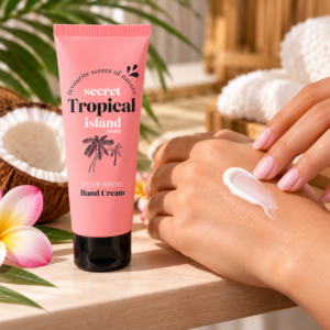 Application de la crème mains nourrissante Tropical Island